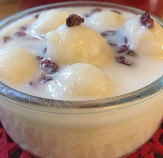 Rice dumplings Maniputtu Coconut Milk sauce Dry Fruits Berberry
